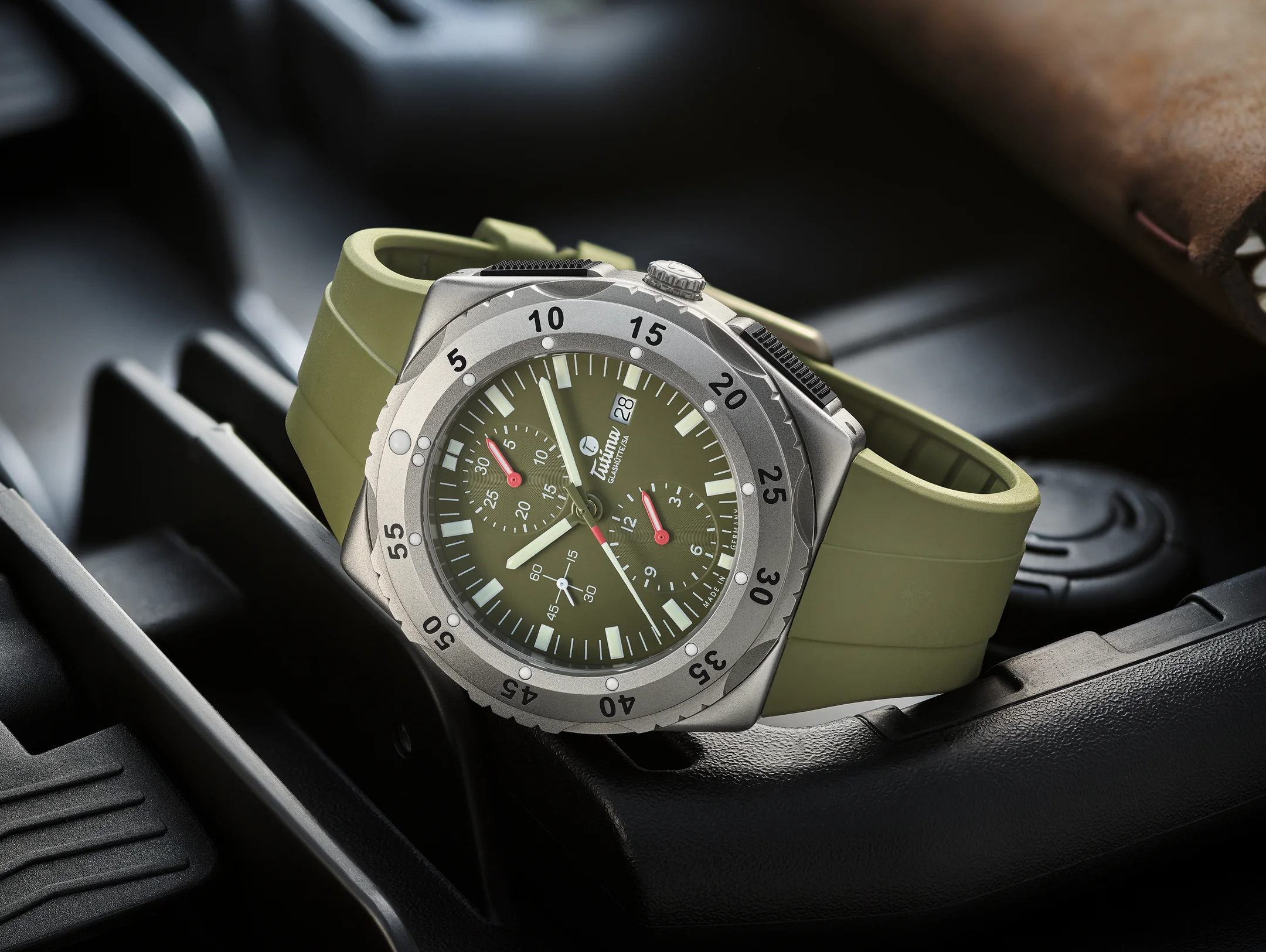 Mara Safari Chronograph 6451-53 — lifestyle