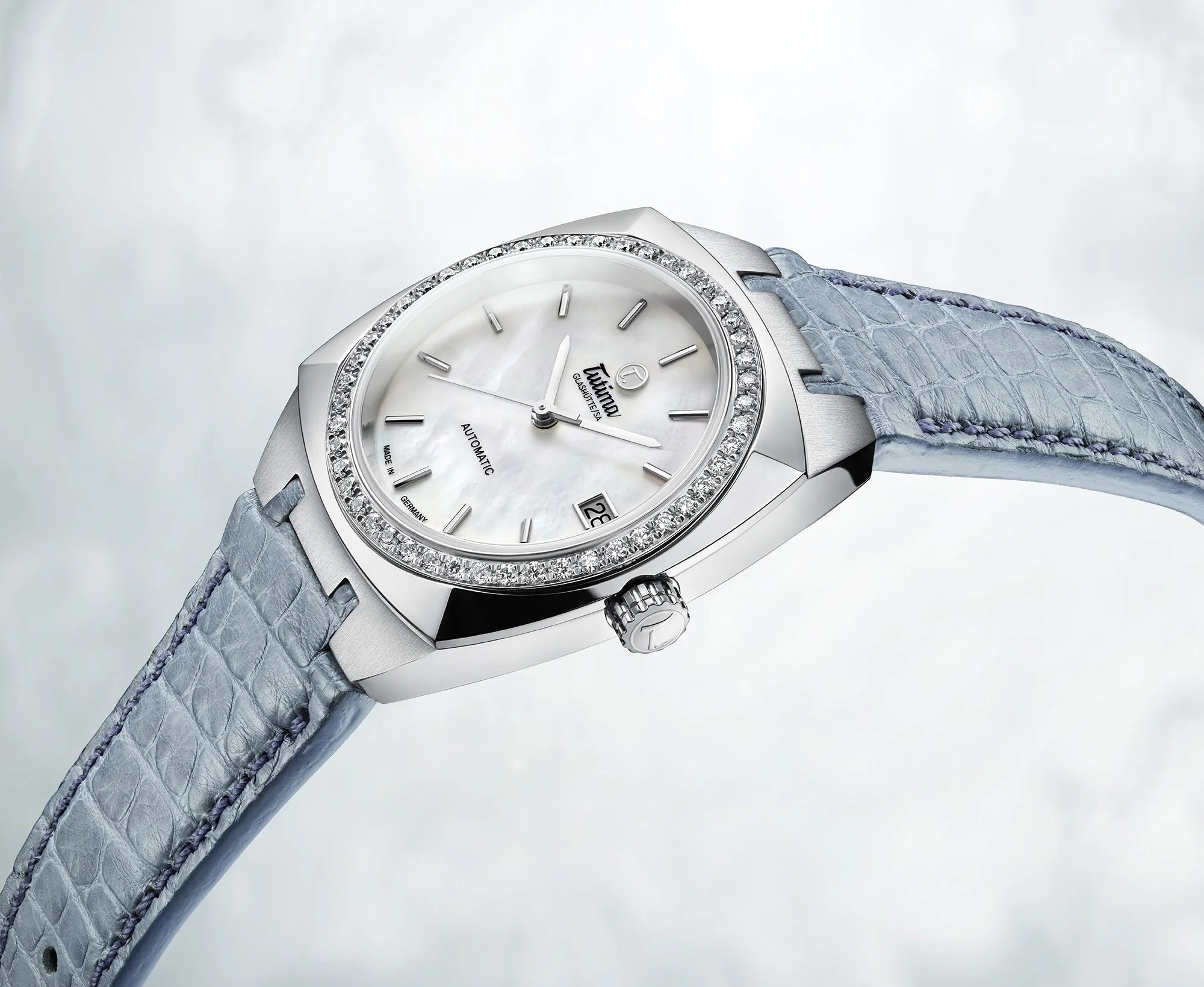 Lady Diamonds 6701-02 — lifestyle