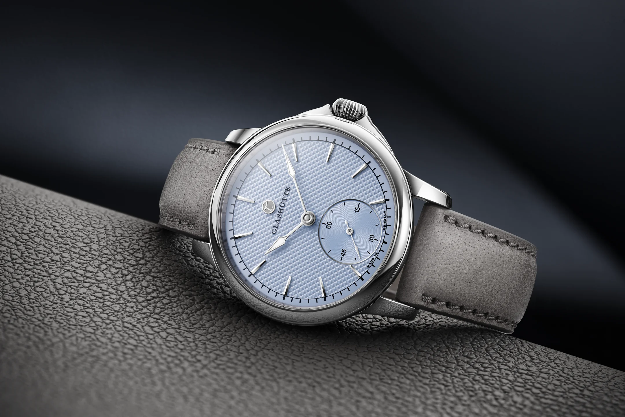 Patria Hellblau — front view