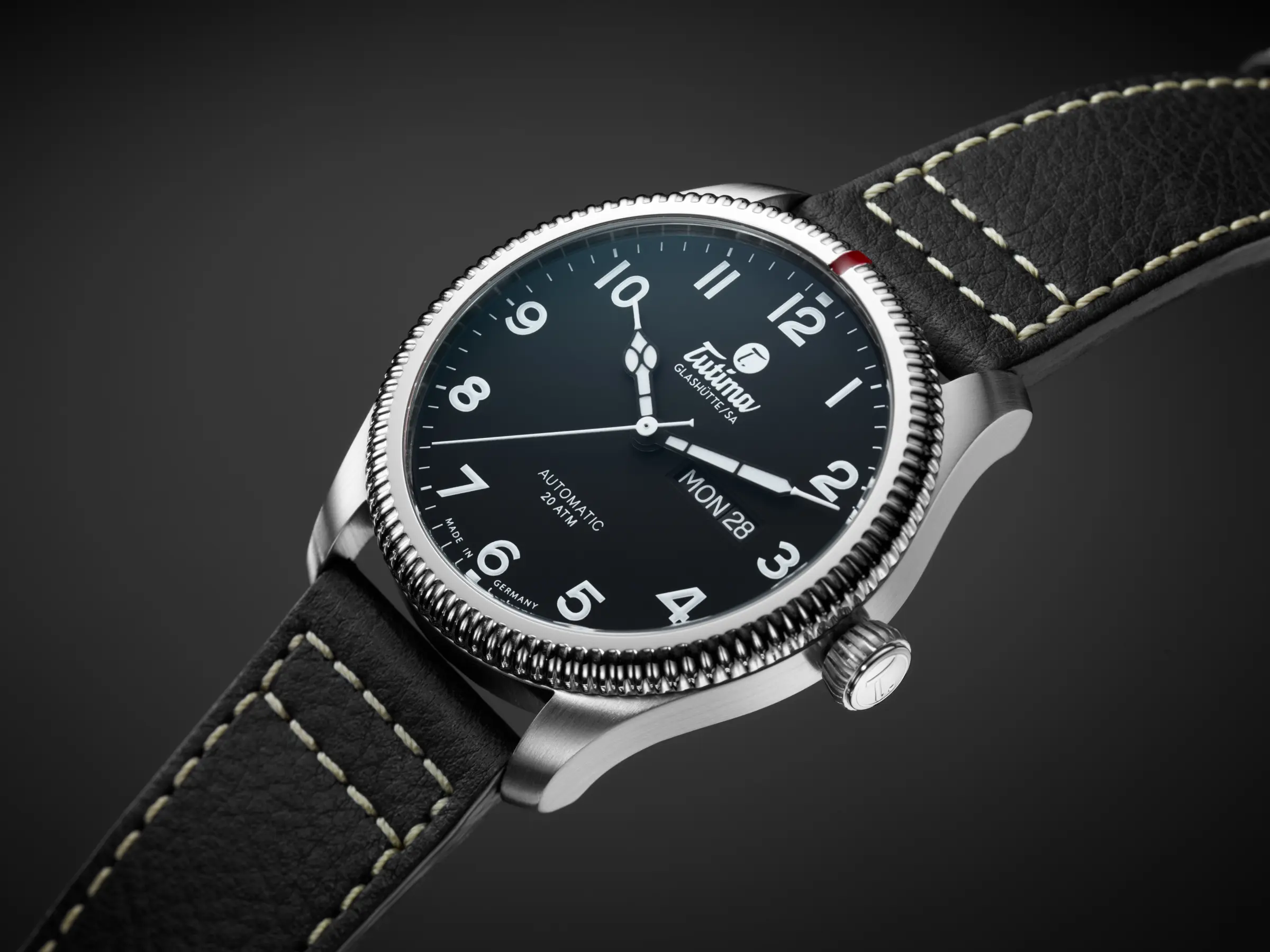 Classic Automatic 6108-01 — 側面圖