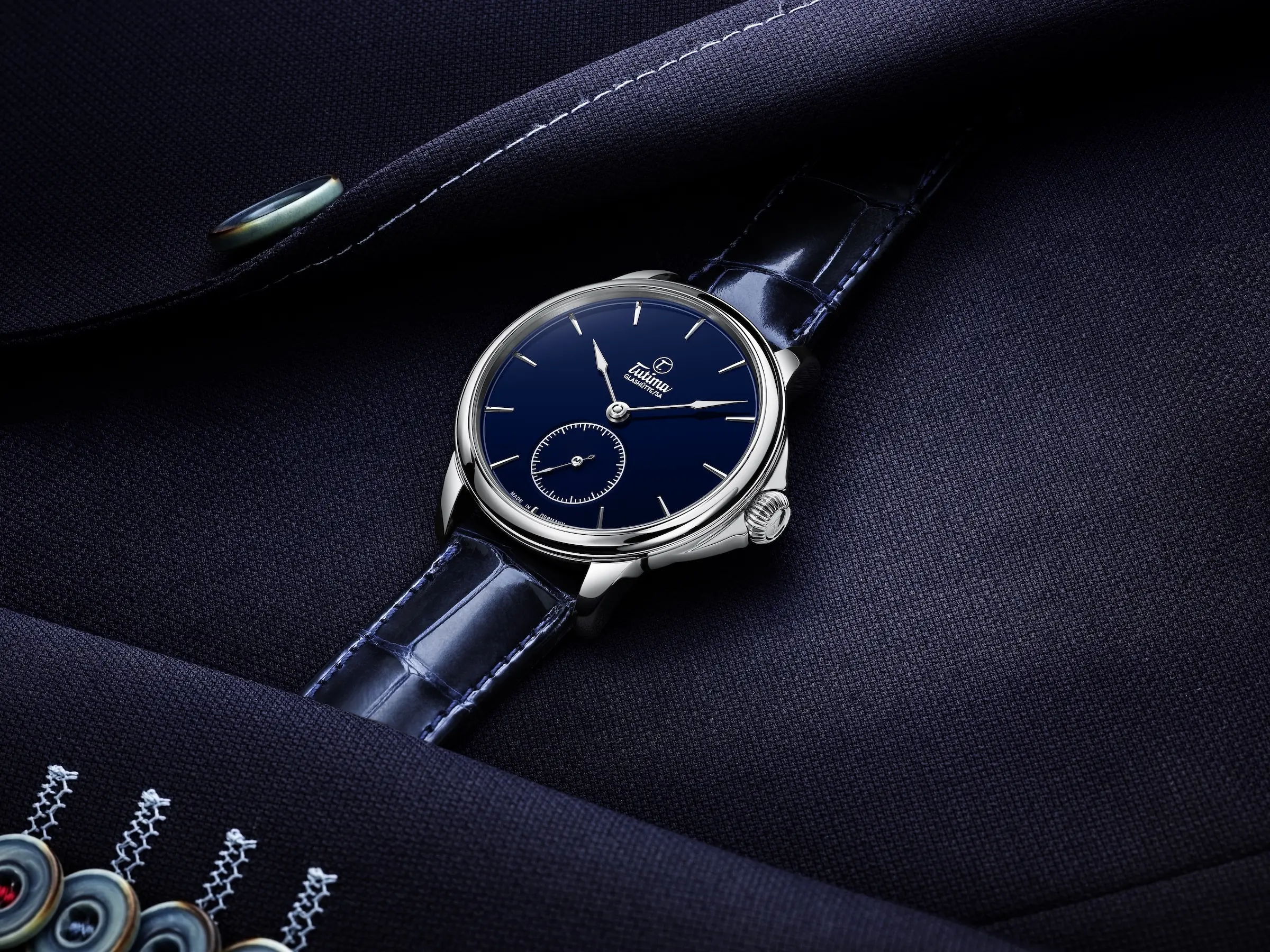 Admiral Blue 6610-01 — lifestyle