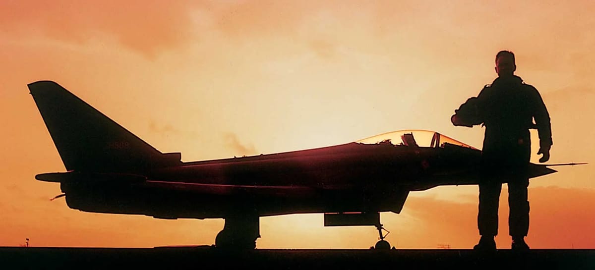 一つの飛行するビジョン。そして、その時計。