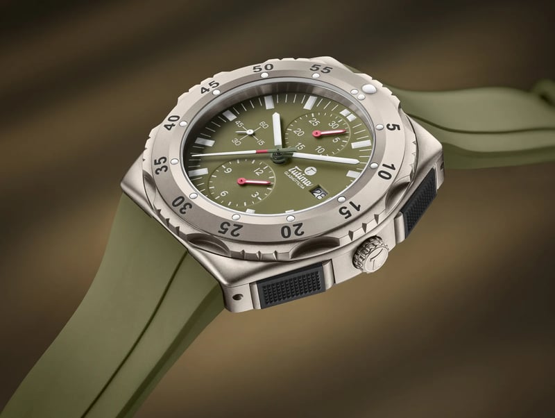 Mara Safari Chronograph 6451-53 — 侧面图